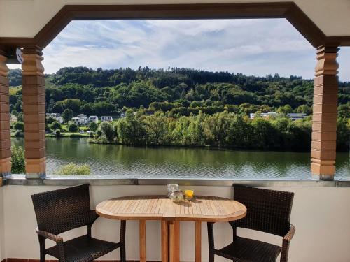 View, Ferienhaus Inselblick in Traumlage mit Balkon und Panoramablick in Zell an der Mosel
