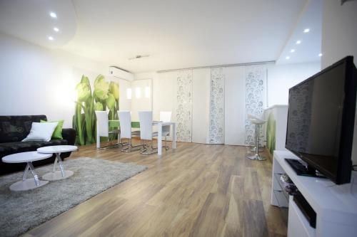 Bonus Apartments Room Type - Three-Bedroom Apartment