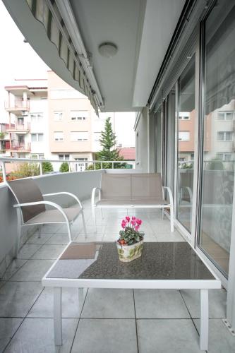 Bonus Apartments 1
