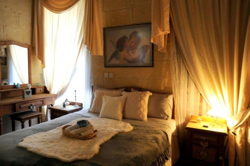 Charming Townhouse with Terrace Sannat Gozo, Саннат