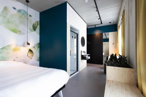 the urban hotel Moloko - rooms only - digital key by email, Pension in Enschede