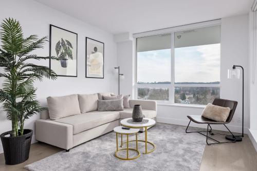 Luxury Oceanfront 1BR condo at Lions Gate