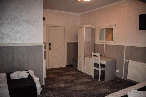 Triple Room image 8