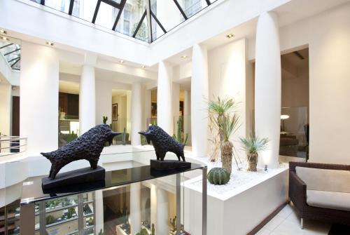 Select Hotel - image 7