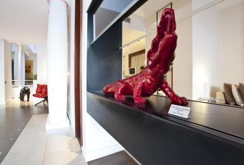 Select Hotel - image 5