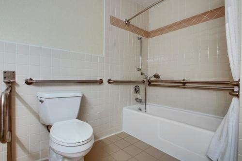 Holiday Inn Westbury-Long Island by IHG in Carle Place, USA