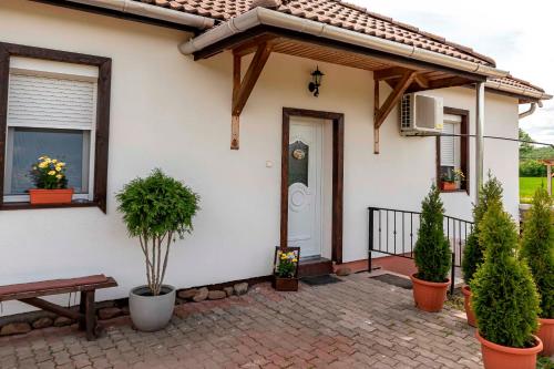  Napraforgó Vendégház, Pension in Demjén