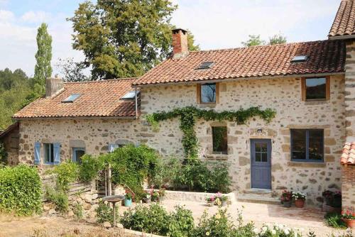 2 beautiful houses, private pool/ spa. Perigord