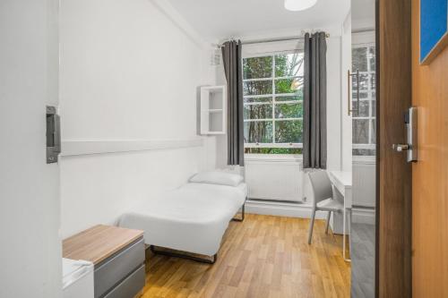 Single room, shared bathroom
