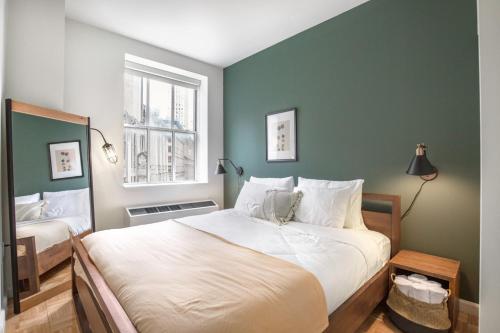 FiDi 1BR w Residents Bar Golf Simulator Gym NYC-270, New York (Foto 7)
