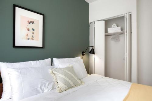 FiDi 1BR w Residents Bar Golf Simulator Gym NYC-270, New York (Foto 9)