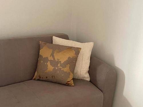Moschato-Niarchos modern apartment - Tap to explore photos