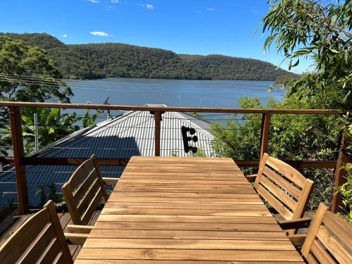 Cosy Cottage Above the Hawkesbury w/ Jetty