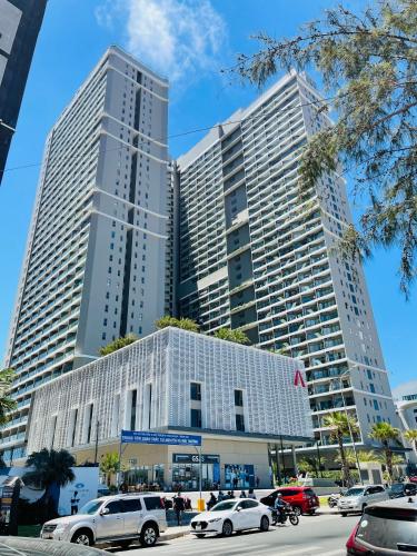 Three-Bedroom Apartment with Sea View image 9