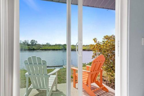 Beautiful Waterfront 1 bedroom #3 in Cleveland (FL)