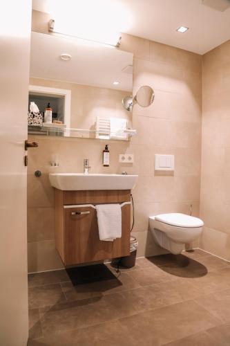 Hotel Hofwirt Neubeuern Room Type - Deluxe Double Room with Balcony