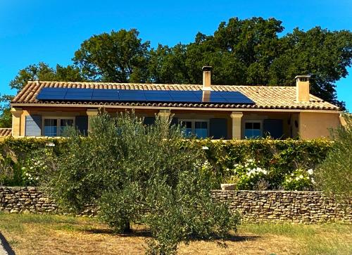 Villa privée avec vue et piscine près de Gordes - Accommodation - Cabrières-dʼAvignon