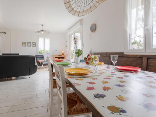 Holiday Home Les Cordylines by Interhome in Anneville-sur-Mer