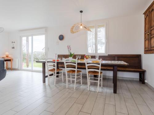 Holiday Home Les Cordylines by Interhome in Anneville-sur-Mer