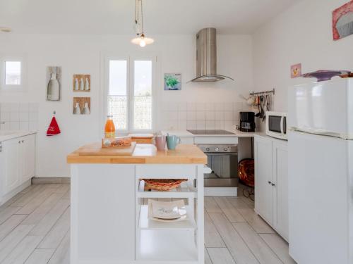 Holiday Home Les Cordylines by Interhome in Anneville-sur-Mer