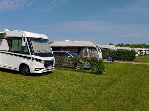 Freier Campingstellplatz für eigenen Wohnwagen, Wohnmobil oder Zelt 