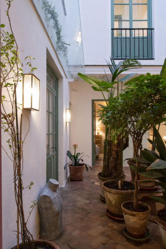 Three-Bedroom, Three-Bathroom Townhouse image 1