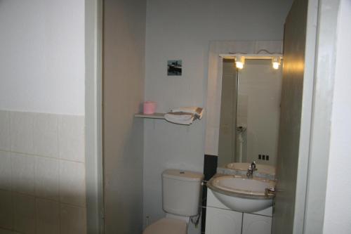Economy Single Room image 3