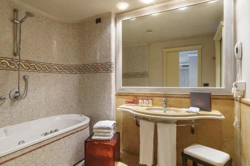 Romano Palace Luxury Hotel - image 10