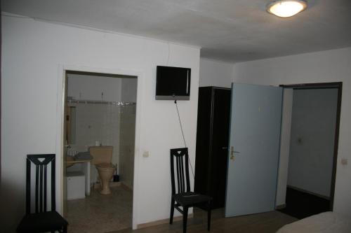Triple Room with Bath image 2