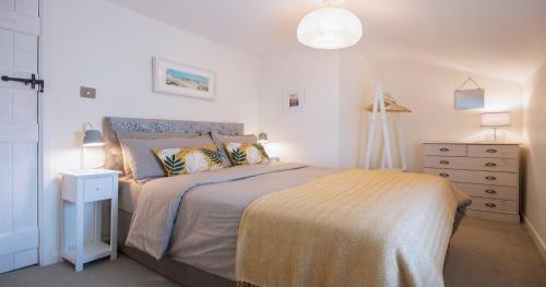 Church Cottage West Down Sleeps 6/7 Dog Friendly - image 12
