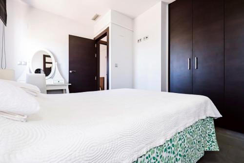 Apartment with Sea View image 5