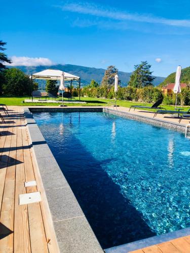 Peldbaseins, Hôtel Le Mouton Bleu (Hotel Le Mouton Bleu) in Talloires-Montmin