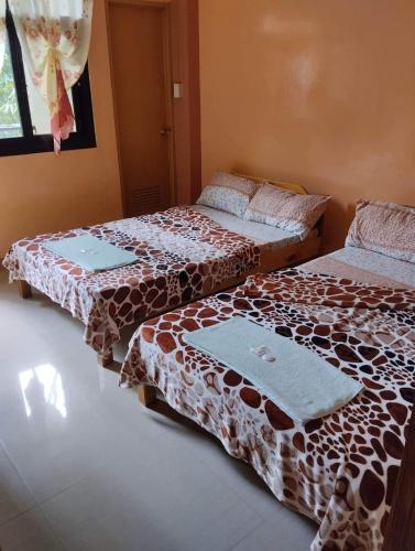 2 double beds