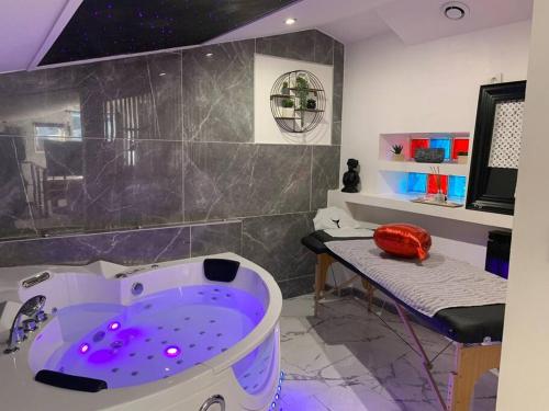 Suite romantique Spa Balnéothérapie (Suite romantique Spa Balneotherapie) in อชิโรเรส