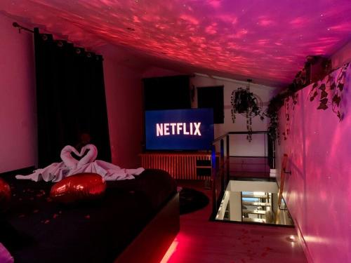 Love Room - Venusia Grenoble - Tap to explore photos