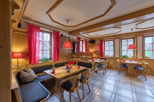 布勞納赫希鄉村酒店 (Landhotel Brauner Hirsch) in 卡瑪佛斯特