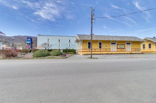 Cozy Marlinton Vacation Rental: Downtown Location! in Marlinton
