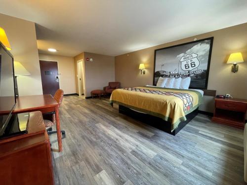 Super 8 by Wyndham Rolla - image 2