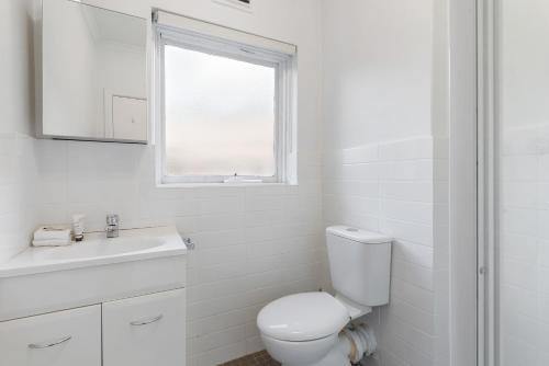 Bathroom, Comfy one-bedroom unit between city and airport in Flemington