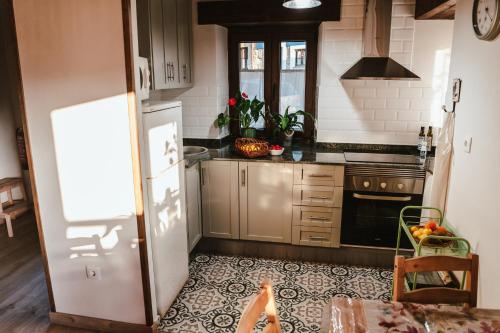 Kitchen, El Rosal in Pilona