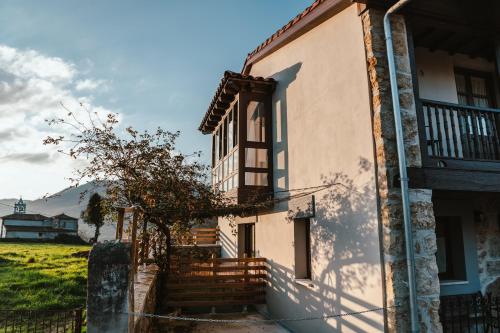 Exterior view, El Rosal in Pilona