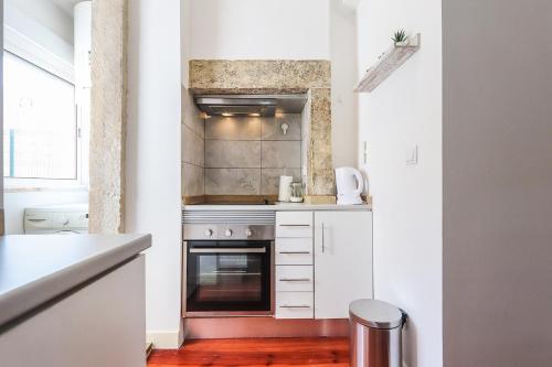 Vita Portucale | Stylish Apartment Campo Ourique - image 11