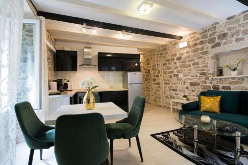 Apartment Stone - image 11