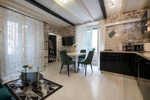 Apartment Stone - main image