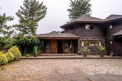"Beautiful Lake House"