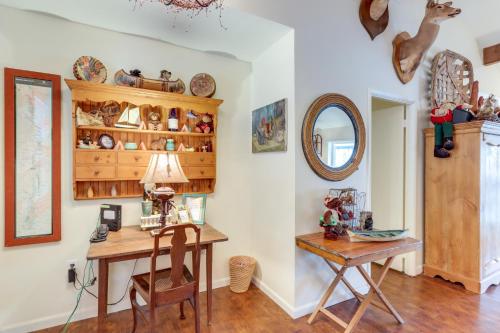 Nantahala Lake Family Home with Private Dock and Views in Topton, USA