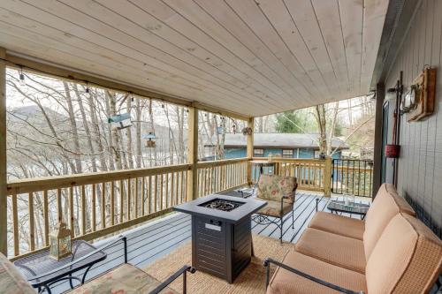 Nantahala Lake Family Home with Private Dock and Views in Topton, USA