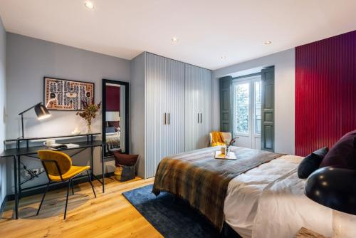 Stylish 4 suites +patio luxury apartment Gran Via, Madrid