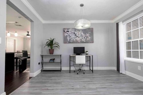 Cottage in the Gardens! in Miami Gardens, USA