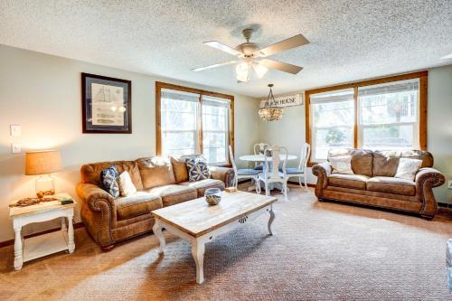 Indian Rocks Beach Cottage, Walk to Beach! in Indian Rocks Beach